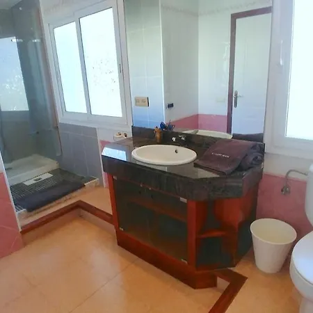 Villa Sleeps 10 Pool Wifi Lloret de Mar
